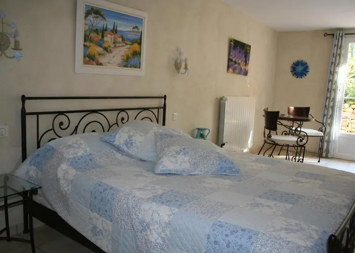 LE MAS DES TARENTES Chambres d\'hôtes